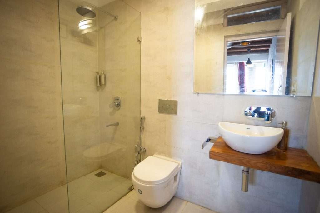 Sparrow Room Bathroom