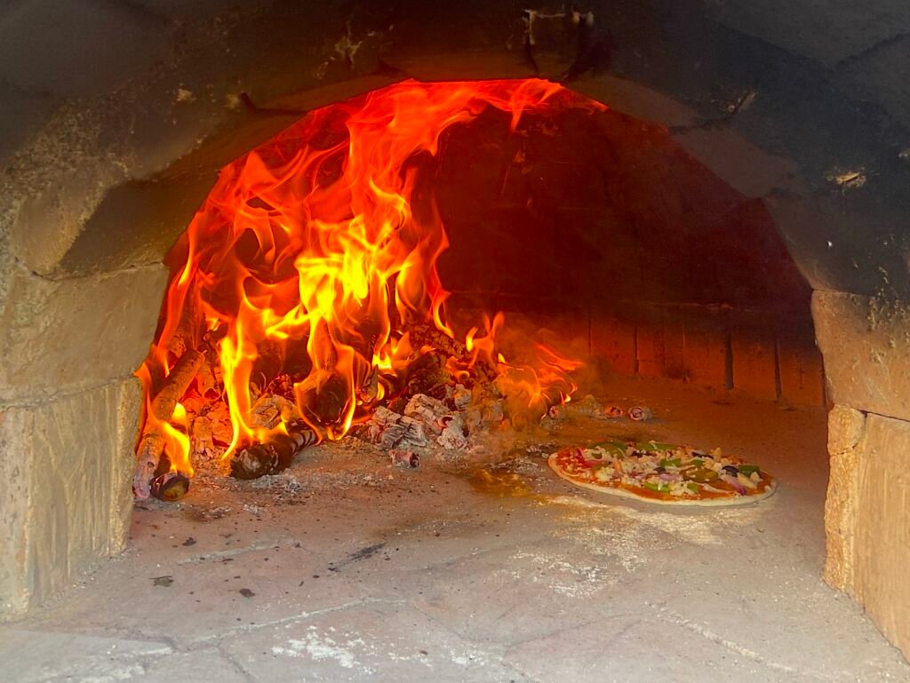 Wood-fired-oven-pizza3